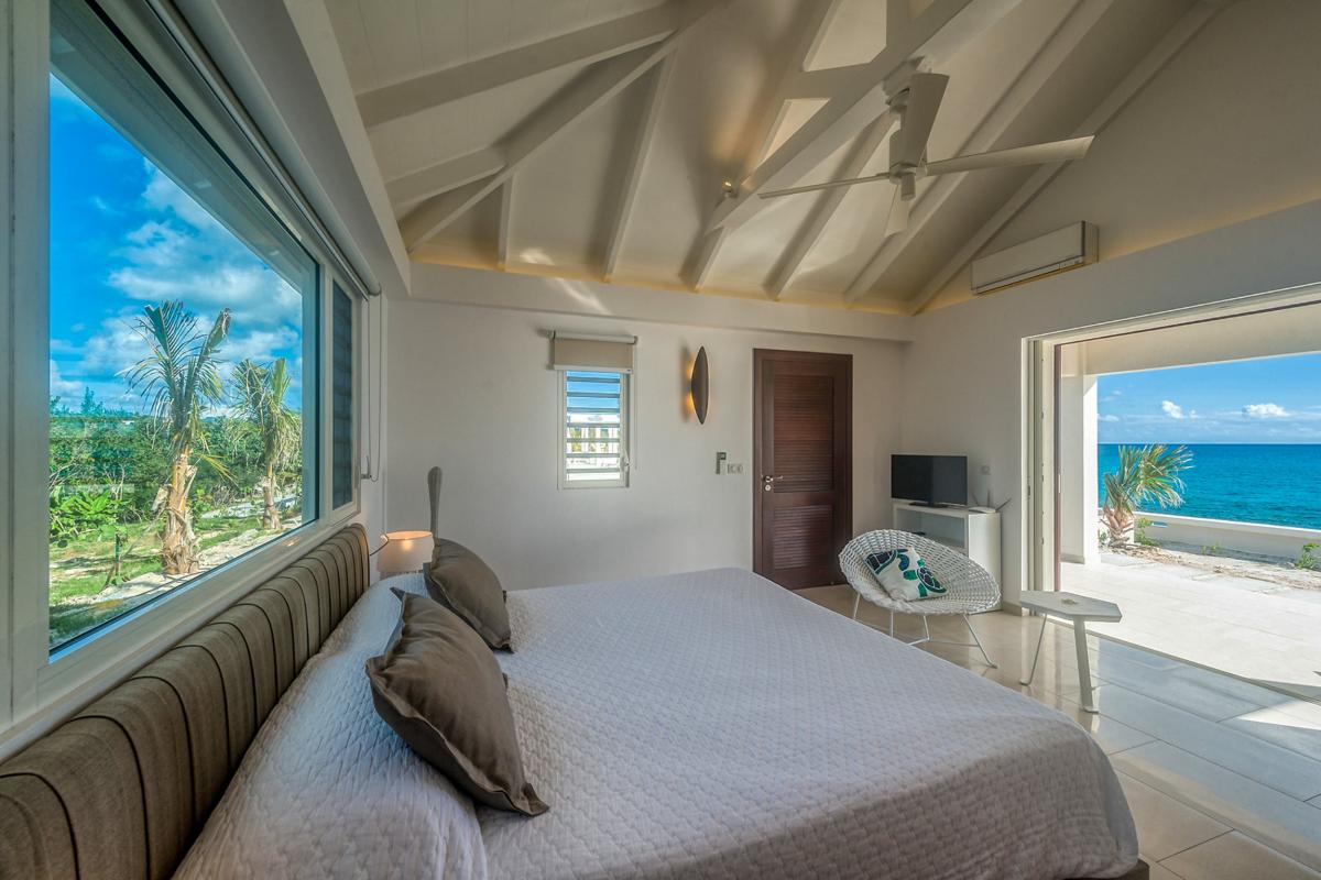 Luxury Beach Front Villa rental - Room 1